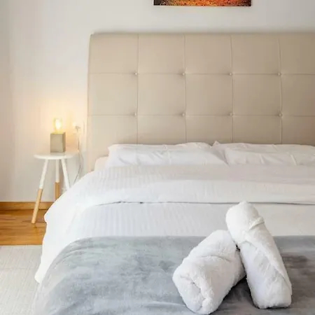 Upscale And Spacious 3br Салоники