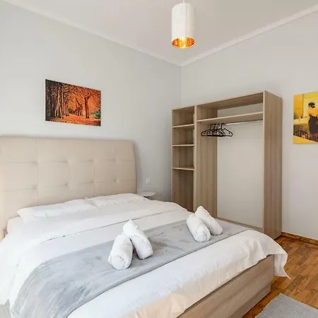 Apartment Upscale And Spacious 3br Thessaloniki